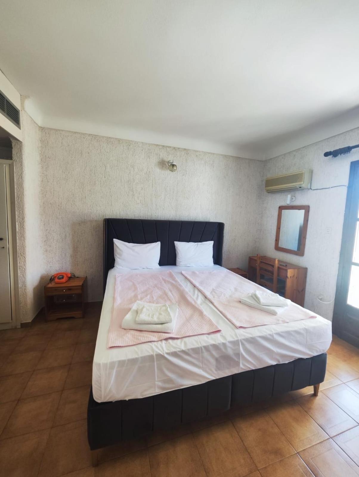 Hotel Ireon Beach Samos Town Extérieur photo