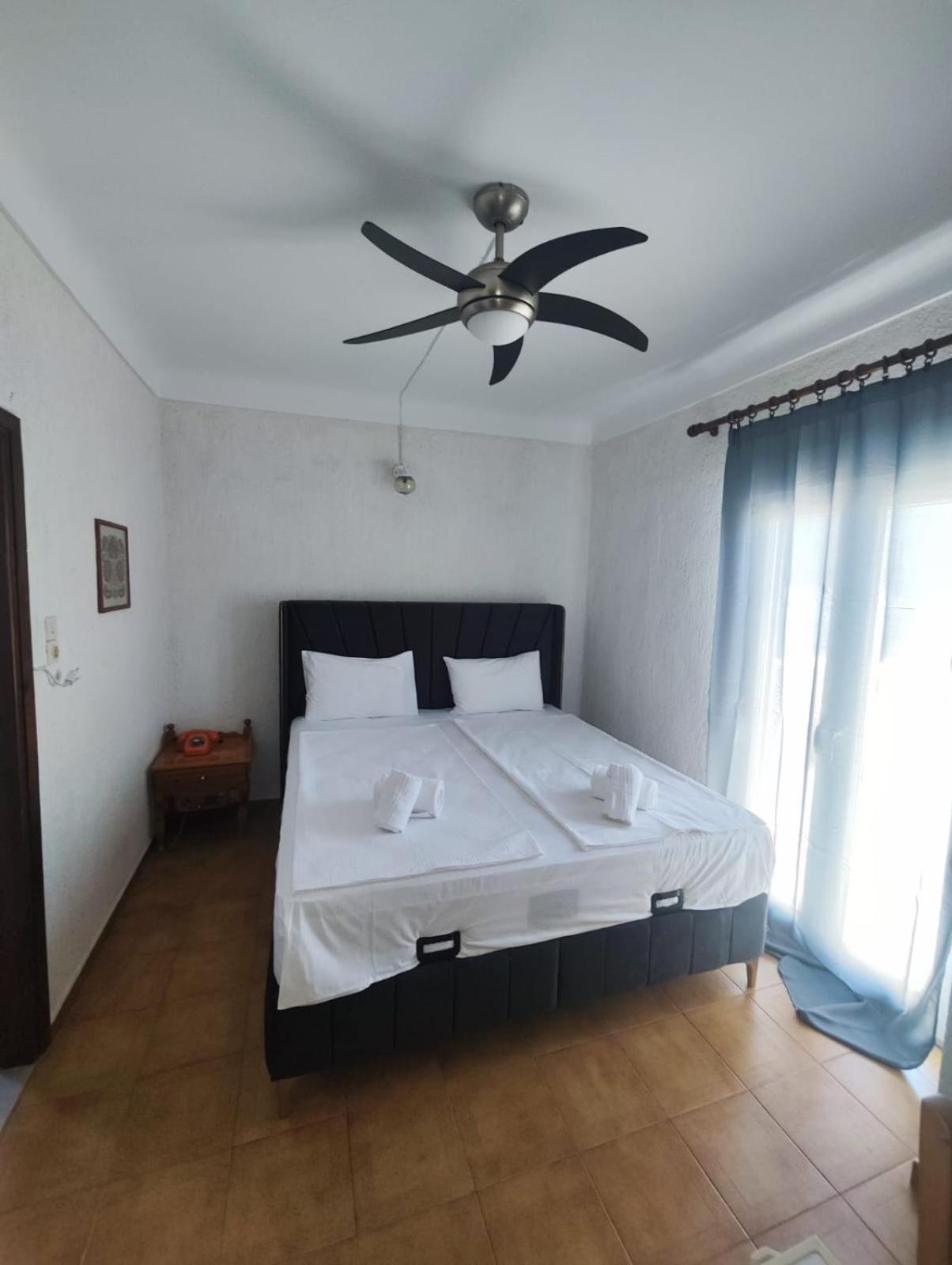 Hotel Ireon Beach Samos Town Extérieur photo